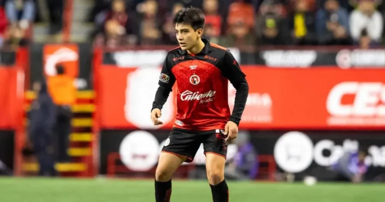 Gilberto Mora renueva contrato con Xolos, usará el 10