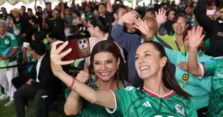 Sheinbaum asiste al Fan Fest de la Gustavo A. Madero junto a Clara Brugada