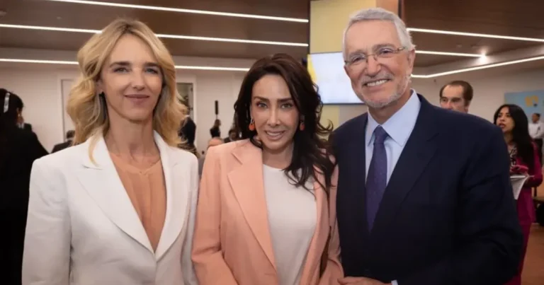 ricardo salinas recibe a cayetana Álvarez de toledo en foro sobre libertad y democracia en ciudad de méxico