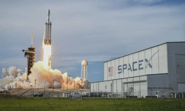 spacex apunta a una valuación récord y podría convertir a elon musk en el primer trillonario del mundo