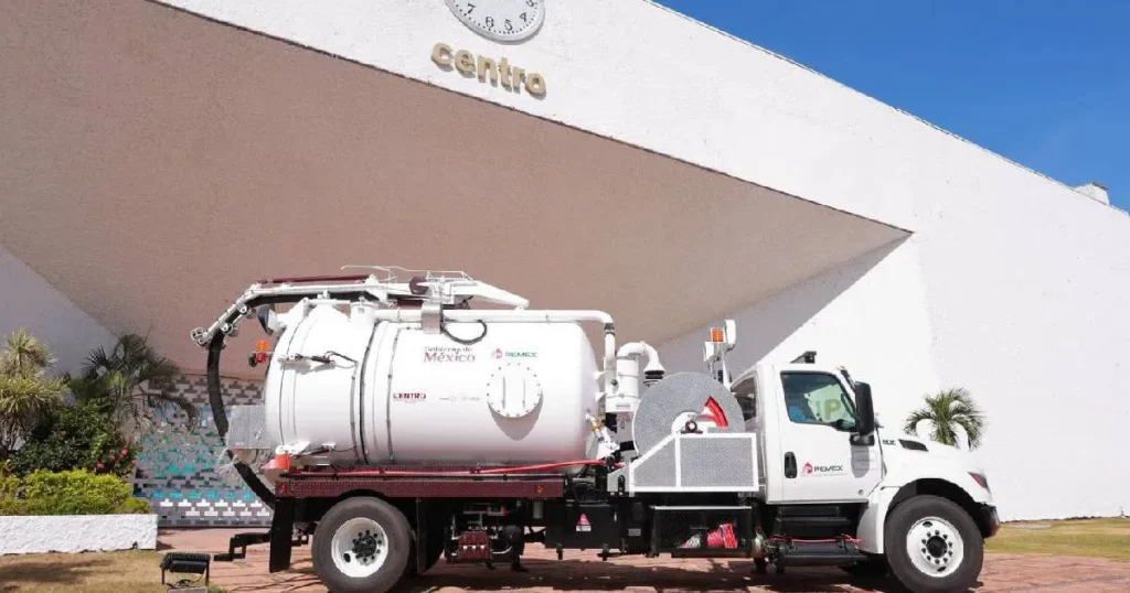 Centro recibe unidad Vactor para mejorar mantenimiento de la red sanitaria