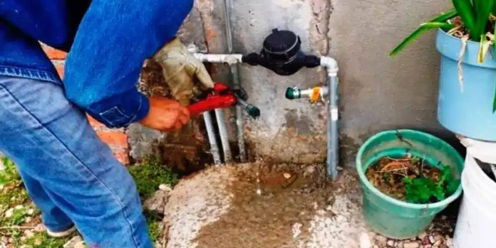 Desmantelan más de 100 tomas clandestinas de agua potable
