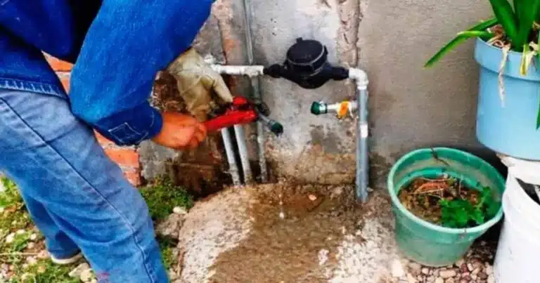 Desmantelan más de 100 tomas clandestinas de agua potable