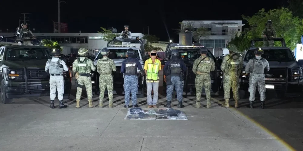 detienen a hombre con arma y motocicletas irregulares en centro