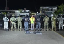 detienen a hombre con arma y motocicletas irregulares en centro