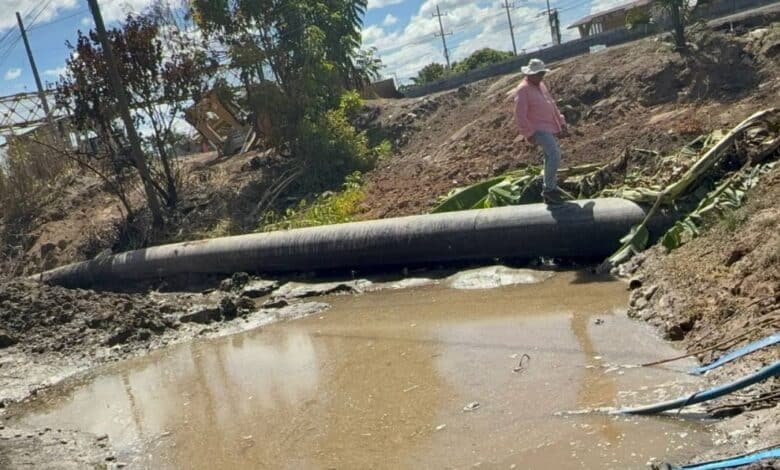 normalizan servicio de agua tras reparación de tubería dañada por incendio
