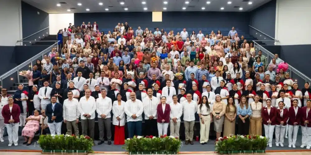 Nueva generación de enfermería concluye su formación al servicio de Tabasco