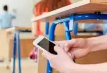 padres de familia respaldan retirar celulares en escuelas mediante acuerdos internos