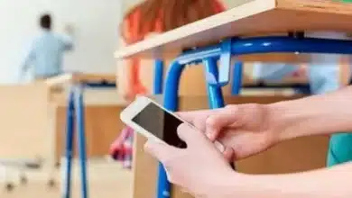 padres de familia respaldan retirar celulares en escuelas mediante acuerdos internos