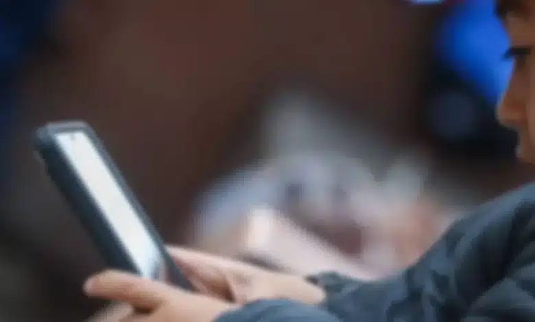 Seis de cada 10 alumnos presentan problemas de la vista en Tabasco; SETAB atribuye casos al uso del celular