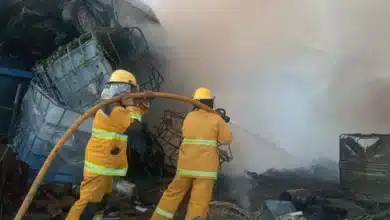 sofoca la marina voraz incendio en chatarrera de paraíso