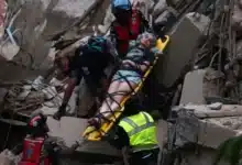 a un mes del terremoto en venezuela, familias siguen buscando a sus desaparecidos entre los escombros