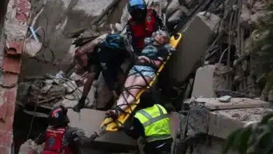 a un mes del terremoto en venezuela, familias siguen buscando a sus desaparecidos entre los escombros