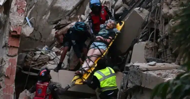 a un mes del terremoto en venezuela, familias siguen buscando a sus desaparecidos entre los escombros