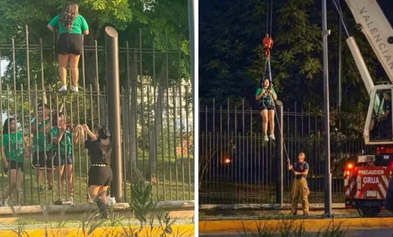 aficionada queda atrapada al intentar entrar al fan fest de monterrey fue rescatada con una grúa