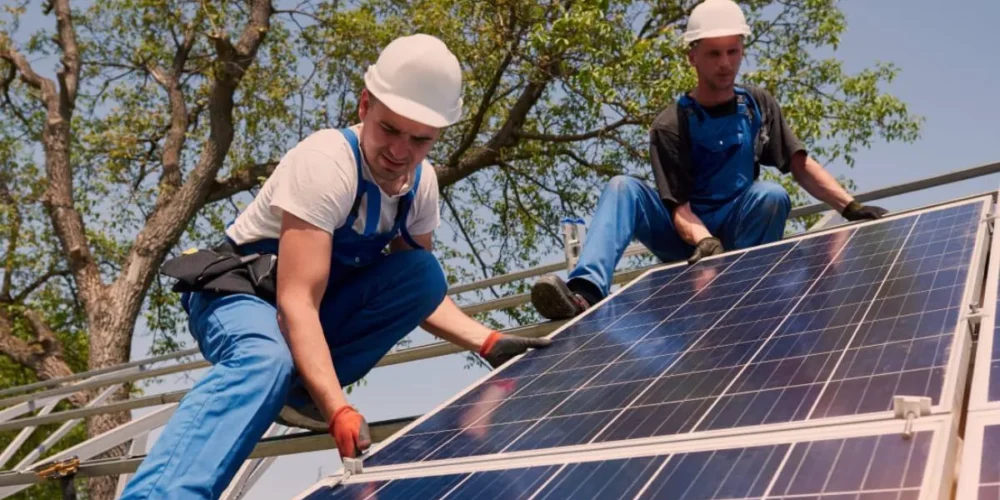 Se duplican contratos de paneles solares