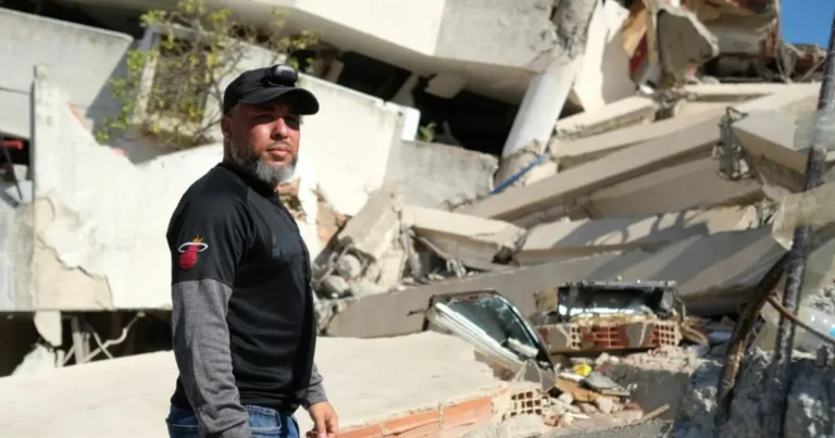 En la imagen se puede ver a Francisco, papá de Fabio (Foto de EFE)