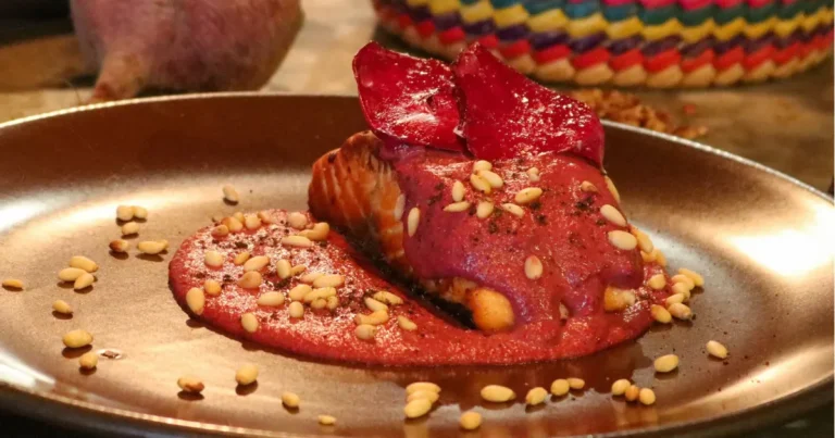 Mole rosa, un platillo mexicano que deslumbra por su color y sabor (Foto de El Anafre Rojo)