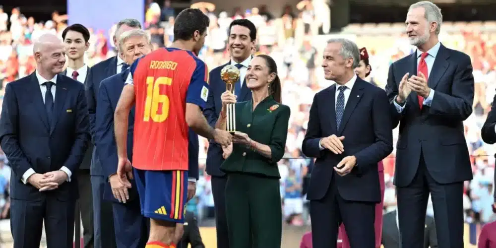 Claudia Sheinbaum sorprende al entregar el Balón de Oro a Rodri (Foto de internet)
