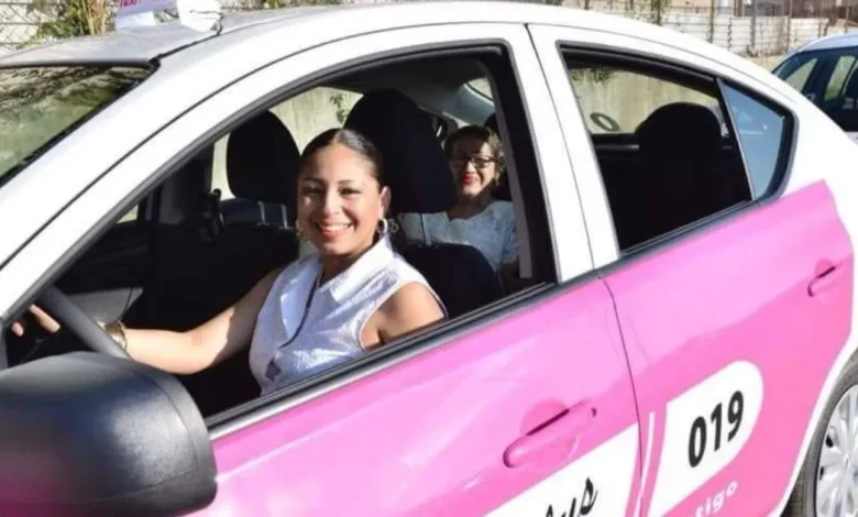 Decaen taxis rosas por falta de conductoras