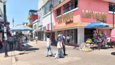 Día parcialmente nublado con intenso calor