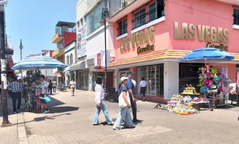 Día parcialmente nublado con intenso calor
