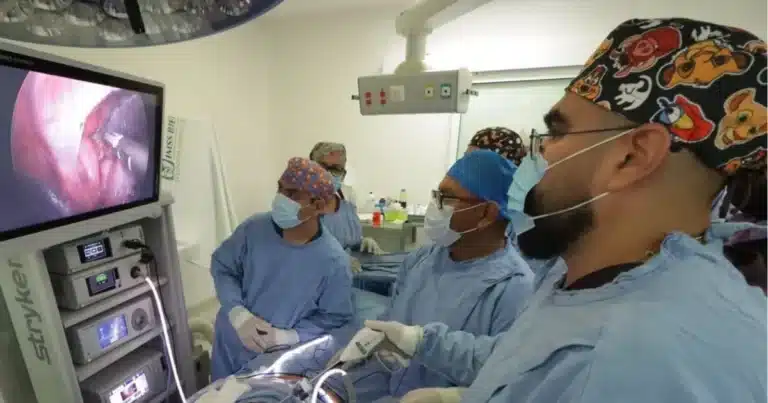 Manos médicas devuelven la vitalidad a pequeña guerrera (Foto de cortesía)