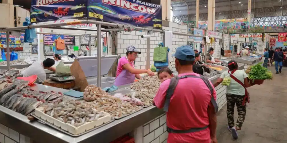 Comercio de colonias asfixia al mercado Pino Suárez (Foto de cortesía)