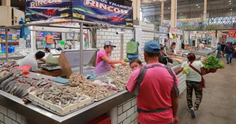 Comercio de colonias asfixia al mercado Pino Suárez (Foto de cortesía)