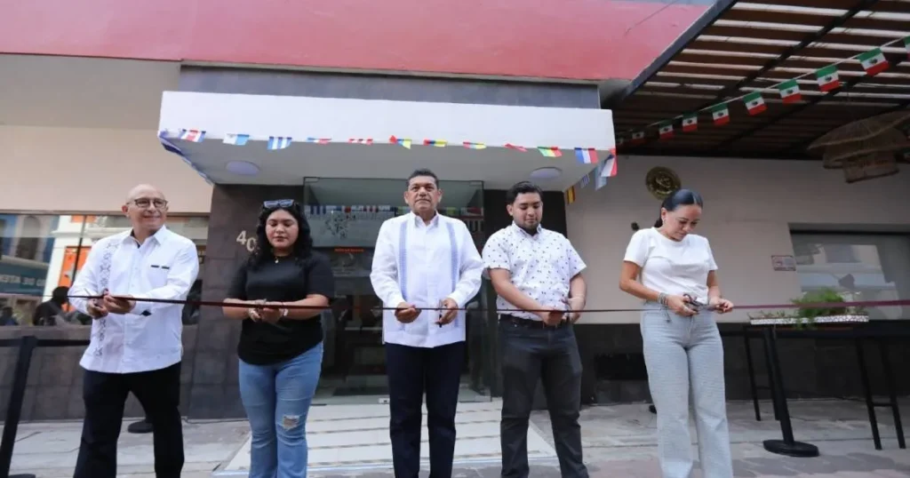 Inauguran residencia para universitarios