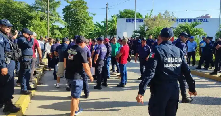 policías se declaran en paro y exigen destitución de director