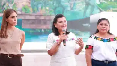 Reconoce Yolanda Osuna a mujeres artesanas en el marco del Día Mundial del Bordado
