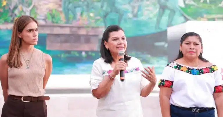 Reconoce Yolanda Osuna a mujeres artesanas en el marco del Día Mundial del Bordado