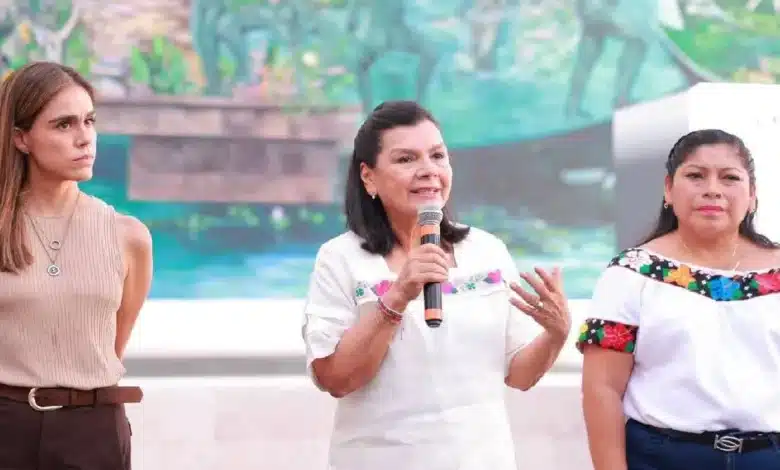 Reconoce Yolanda Osuna a mujeres artesanas en el marco del Día Mundial del Bordado