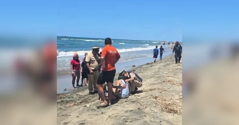 rescatan con vida a cuatro personas atrapadas por la marea en playa del sol