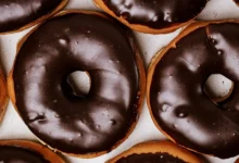 Retiran del mercado donas de chocolate por leche no declarada; podrían causar reacciones graves