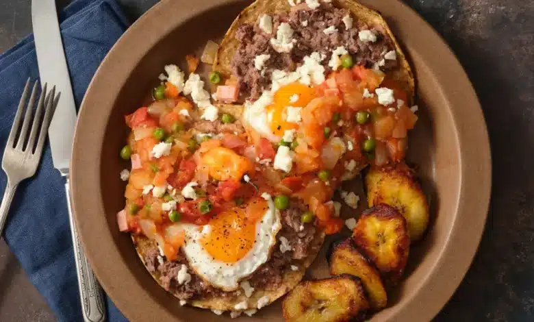 La mejor receta de huevos motuleños, tradicional (Foto de internet)