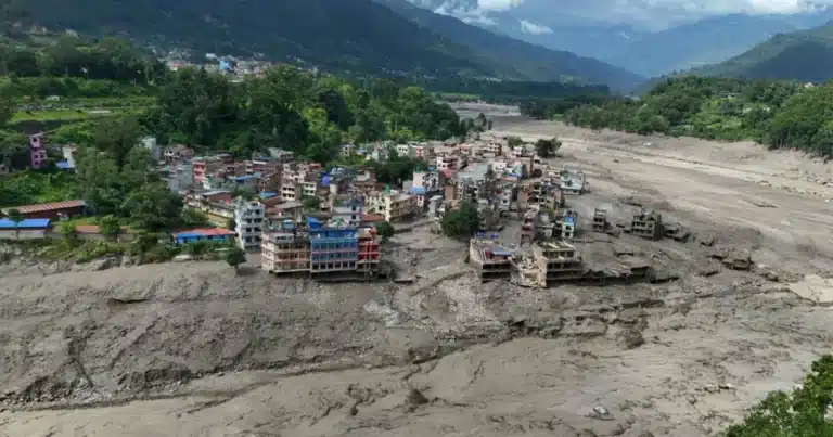 inundaciones en nepal dejan más de 558 muertos