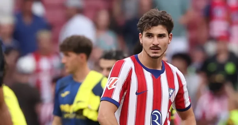 julián Álvarez y su familia habrían sufrido tras los silbidos de la afición del atlético de madrid