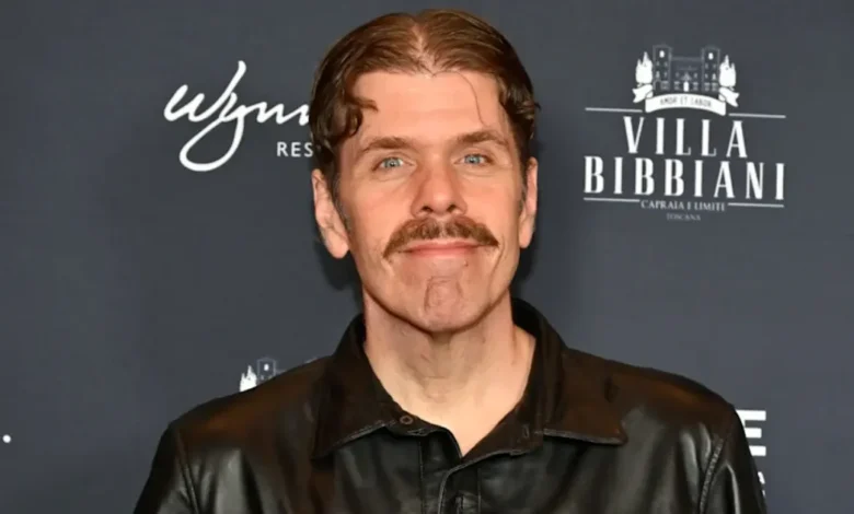 perez hilton permanece hospitalizado y será evaluado por especialistas