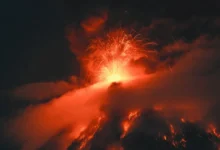 volcán de fuego entra en fase más explosiva y obliga a evacuar comunidades en guatemala