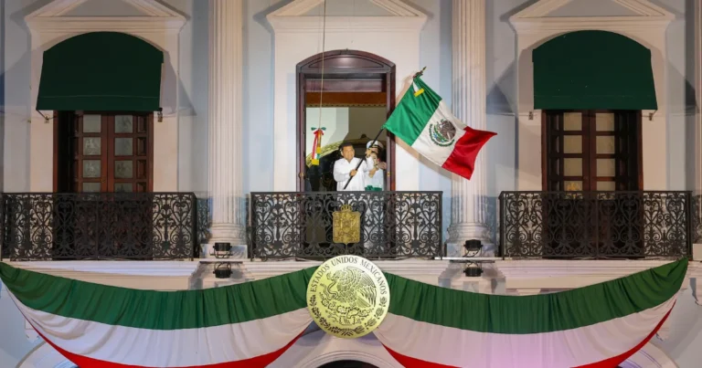 Da Javier May el tradicional Grito de Independencia en medio de la unidad y alegría de las familias tabasqueñas