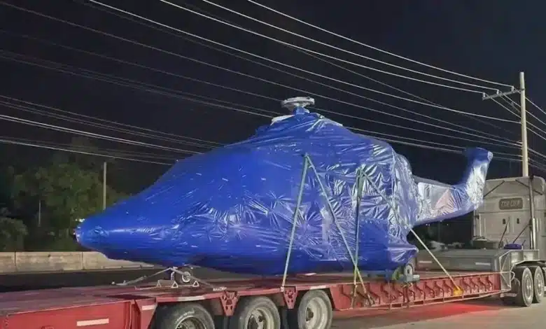 helicóptero en tráiler sorprende a automovilistas en la carretera villahermosa frontera