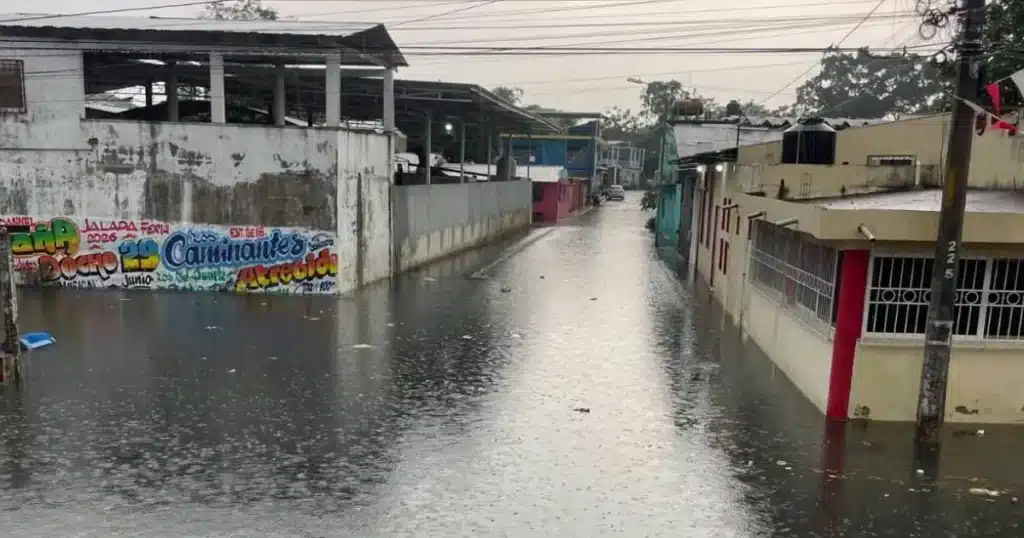 Lluvias dejan sin luz y en riesgo de desabasto de agua a comunidades de Jalapa