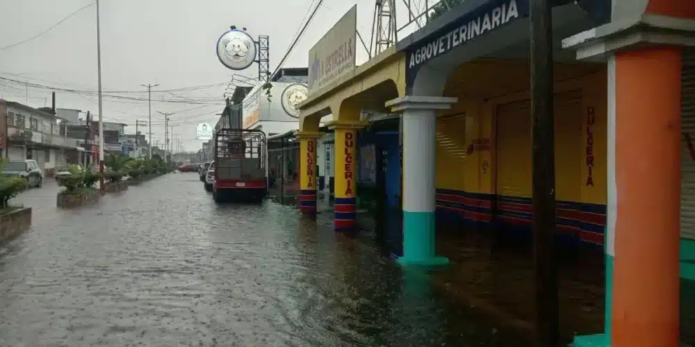 Lluvias dejan sin luz y en riesgo de desabasto de agua a comunidades de Jalapa