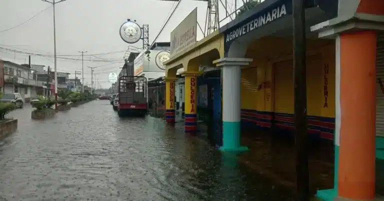 Lluvias dejan sin luz y en riesgo de desabasto de agua a comunidades de Jalapa