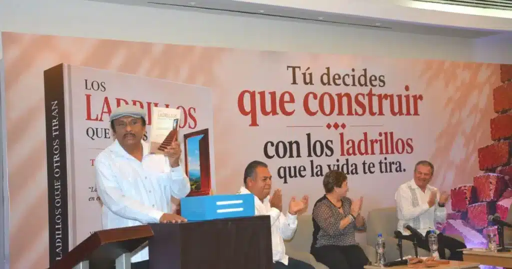 presentan el libro los ladrillos que otros tiran (1)