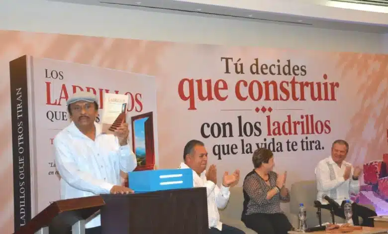 presentan el libro los ladrillos que otros tiran
