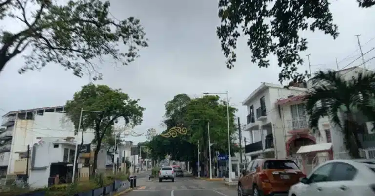 Prevén calor asfixiante en el día y chubascos por la noche