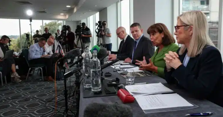 autodeterminación en reino unido líderes firman pacto